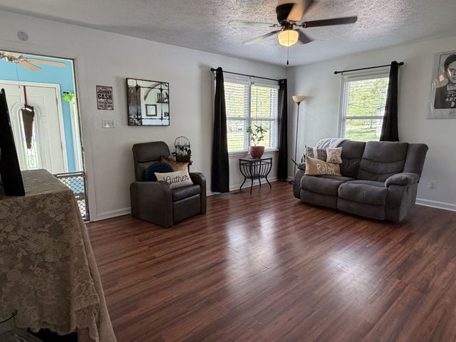 181 Swiss Rd, Hohenwald, TN 38462