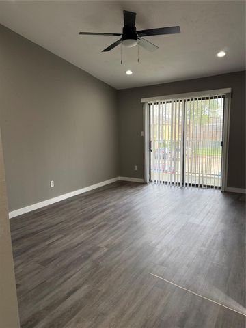 3300 Pebblebrook Drive 42, Seabrook, TX 77586