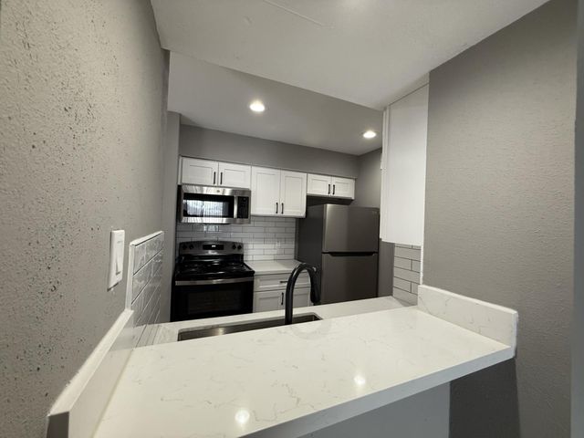 3300 Pebblebrook Drive 42, Seabrook, TX 77586