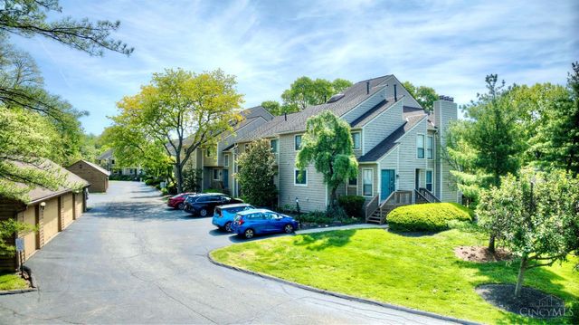 9450 Hunters Creek Drive, Blue Ash, OH 45242
