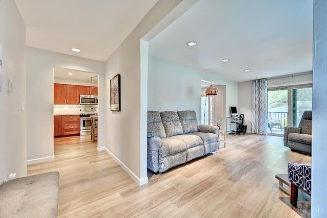 9450 Hunters Creek Drive, Blue Ash, OH 45242