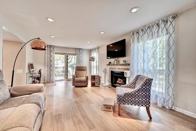 9450 Hunters Creek Drive, Blue Ash, OH 45242