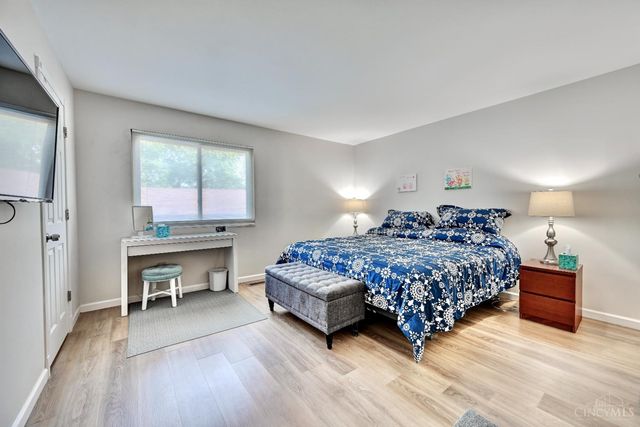 9450 Hunters Creek Drive, Blue Ash, OH 45242