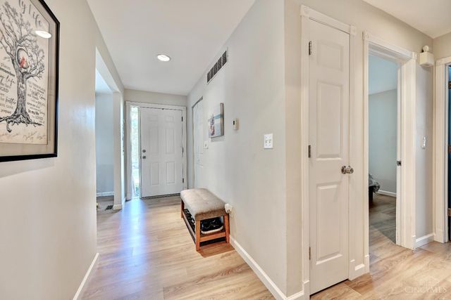 9450 Hunters Creek Drive, Blue Ash, OH 45242