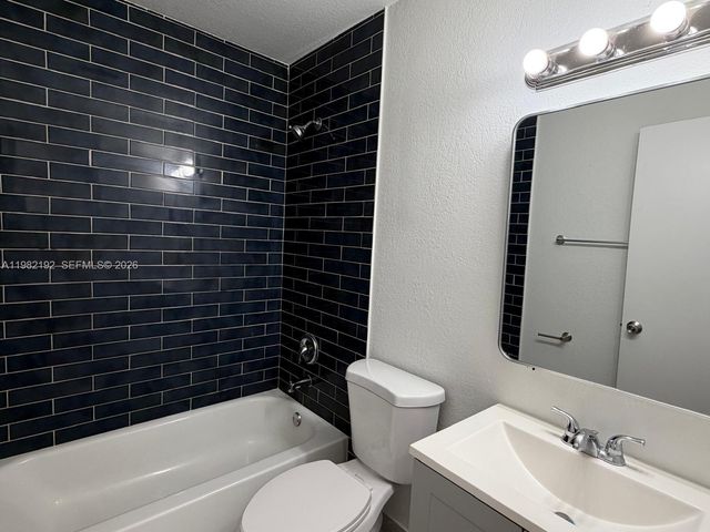 3720 NW 116th Ter, Sunrise, FL 33323