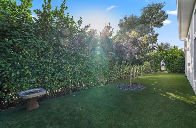 6903 NW 28th Avenue, Boca Raton, FL 33496
