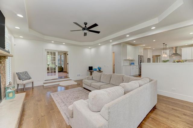 10 Founders Pointe, Bloomingdale, IL 60108