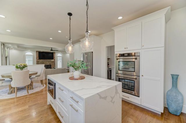 10 Founders Pointe, Bloomingdale, IL 60108