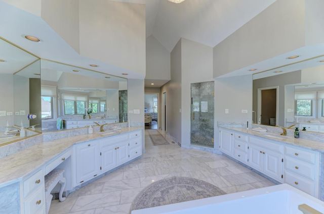 10 Founders Pointe, Bloomingdale, IL 60108