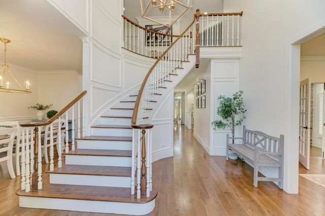 10 Founders Pointe, Bloomingdale, IL 60108