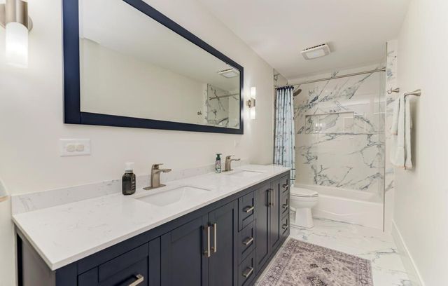 10 Founders Pointe, Bloomingdale, IL 60108