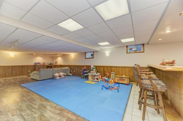 10 Founders Pointe, Bloomingdale, IL 60108