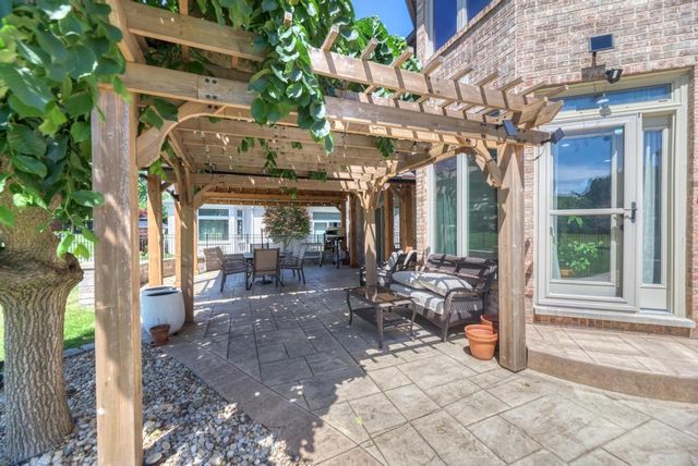10 Founders Pointe, Bloomingdale, IL 60108