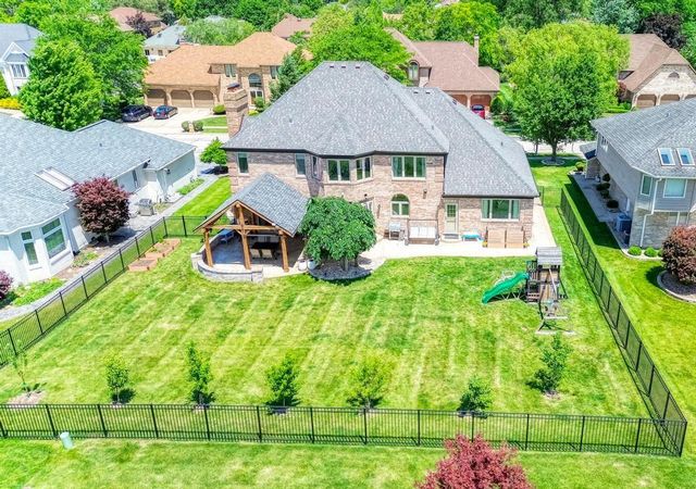 10 Founders Pointe, Bloomingdale, IL 60108