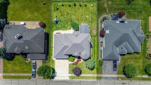 10 Founders Pointe, Bloomingdale, IL 60108