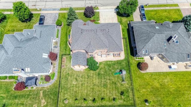 10 Founders Pointe, Bloomingdale, IL 60108
