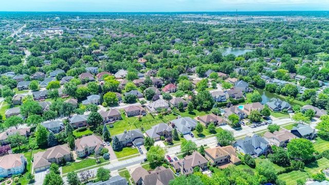 10 Founders Pointe, Bloomingdale, IL 60108
