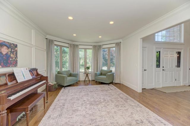 10 Founders Pointe, Bloomingdale, IL 60108
