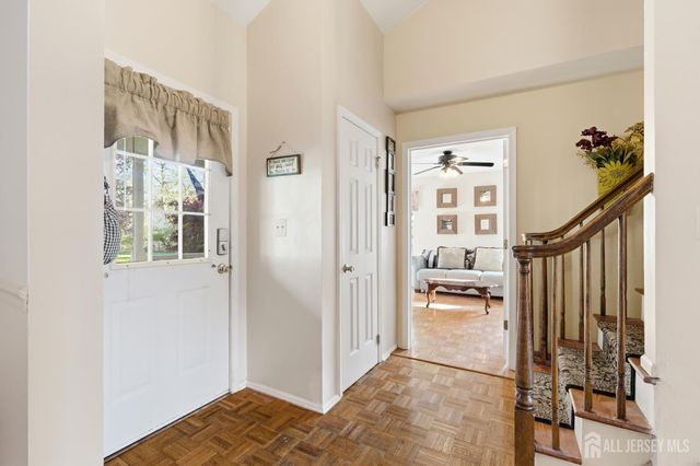 6 Shoshoni Way, Branchburg, NJ 08876