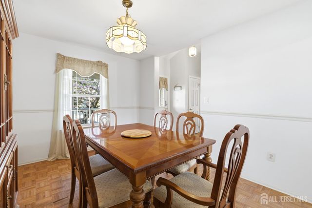 6 Shoshoni Way, Branchburg, NJ 08876
