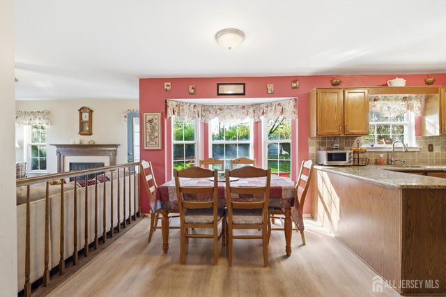 6 Shoshoni Way, Branchburg, NJ 08876