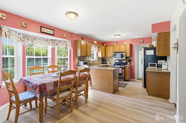 6 Shoshoni Way, Branchburg, NJ 08876