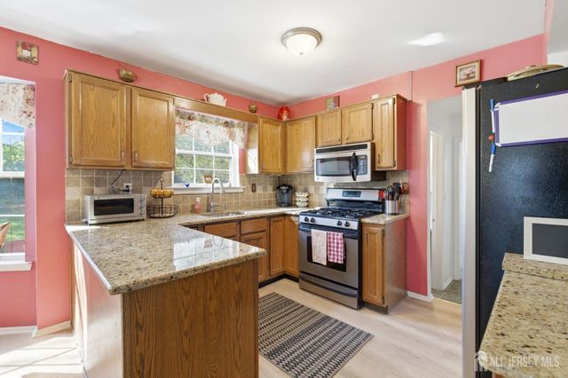 6 Shoshoni Way, Branchburg, NJ 08876