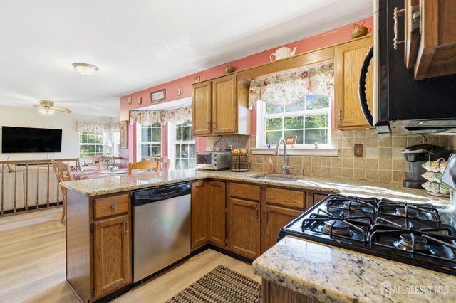 6 Shoshoni Way, Branchburg, NJ 08876