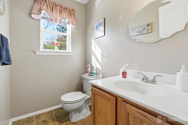 6 Shoshoni Way, Branchburg, NJ 08876