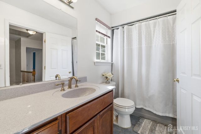6 Shoshoni Way, Branchburg, NJ 08876