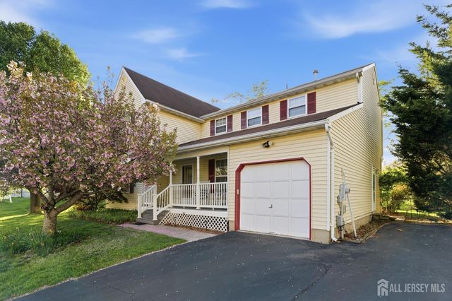 6 Shoshoni Way, Branchburg, NJ 08876