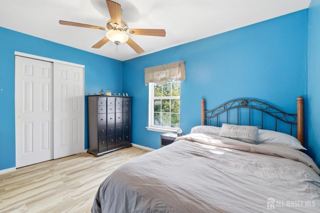 6 Shoshoni Way, Branchburg, NJ 08876
