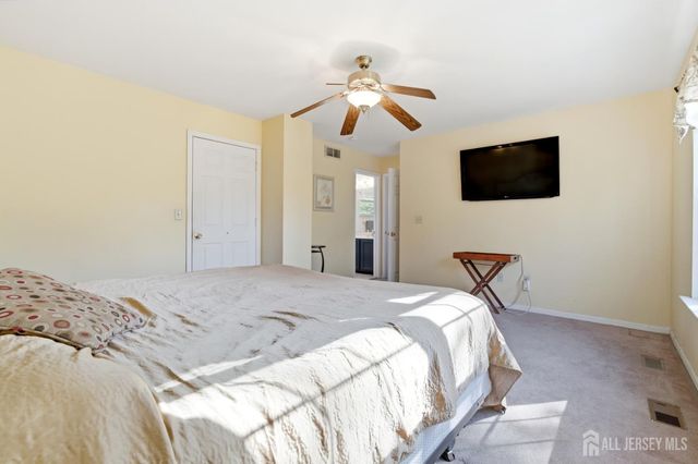 6 Shoshoni Way, Branchburg, NJ 08876