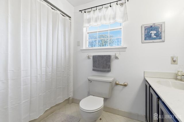 6 Shoshoni Way, Branchburg, NJ 08876
