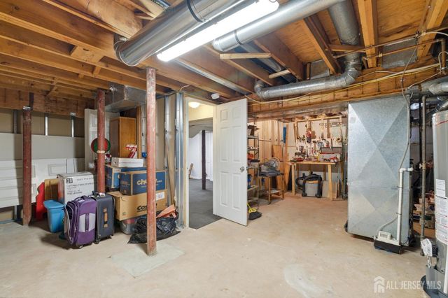 6 Shoshoni Way, Branchburg, NJ 08876