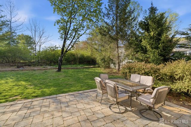 6 Shoshoni Way, Branchburg, NJ 08876