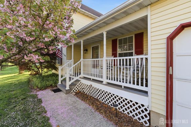 6 Shoshoni Way, Branchburg, NJ 08876