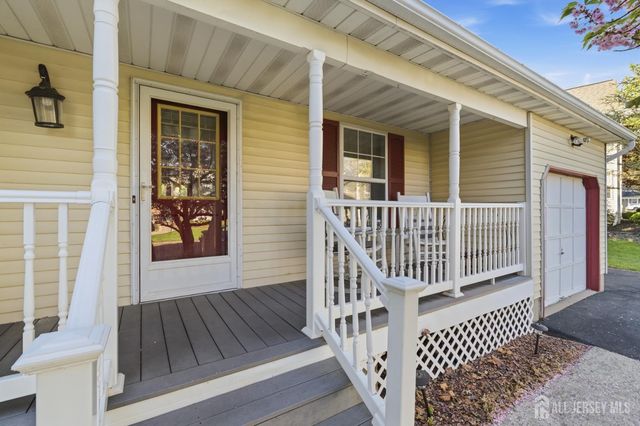 6 Shoshoni Way, Branchburg, NJ 08876