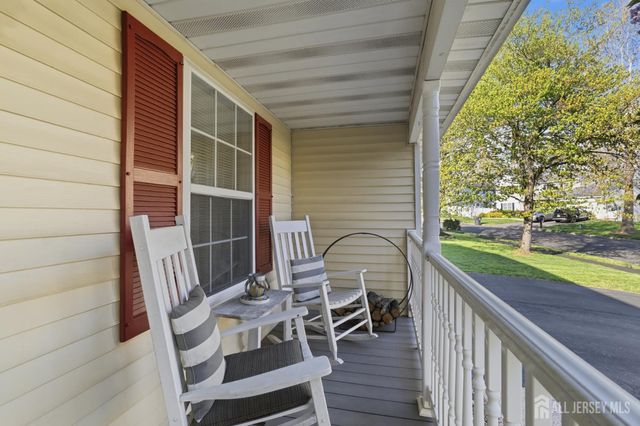 6 Shoshoni Way, Branchburg, NJ 08876