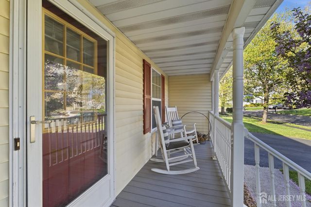 6 Shoshoni Way, Branchburg, NJ 08876