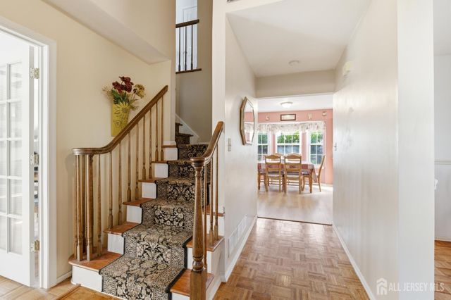 6 Shoshoni Way, Branchburg, NJ 08876