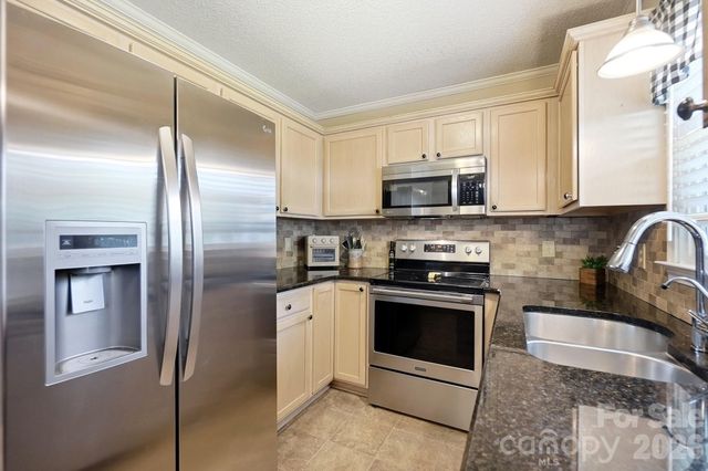 7601 Gillman Court, Charlotte, NC 28269