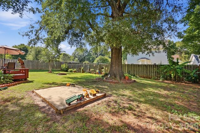 7601 Gillman Court, Charlotte, NC 28269