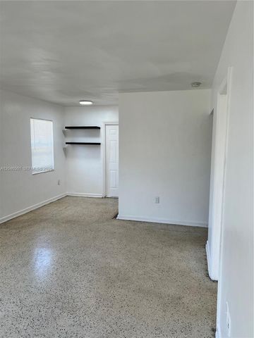 1946 NE 167th St 1, North Miami Beach, FL 33162