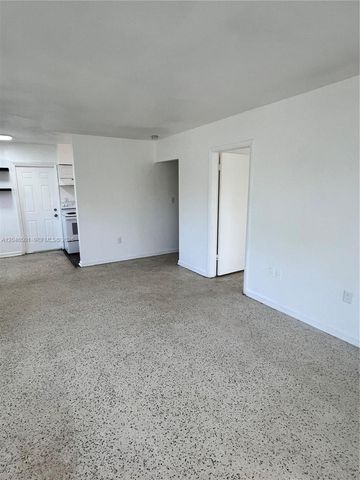 1946 NE 167th St 1, North Miami Beach, FL 33162