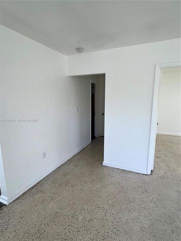 1946 NE 167th St 1, North Miami Beach, FL 33162