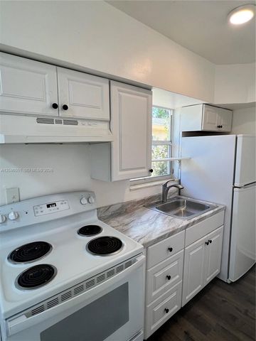 1946 NE 167th St 1, North Miami Beach, FL 33162