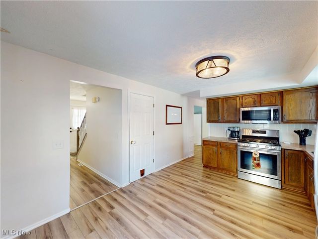 7795 Campton Circle NW, North Canton, OH 44720