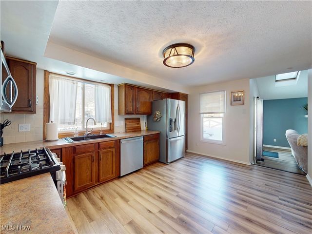 7795 Campton Circle NW, North Canton, OH 44720