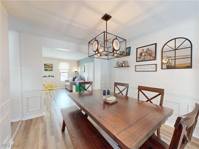 7795 Campton Circle NW, North Canton, OH 44720